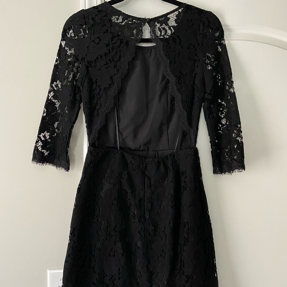 BACKLESS LACE DRESS - Picture 4 of 14